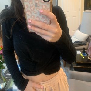 Aritzia black tip top!